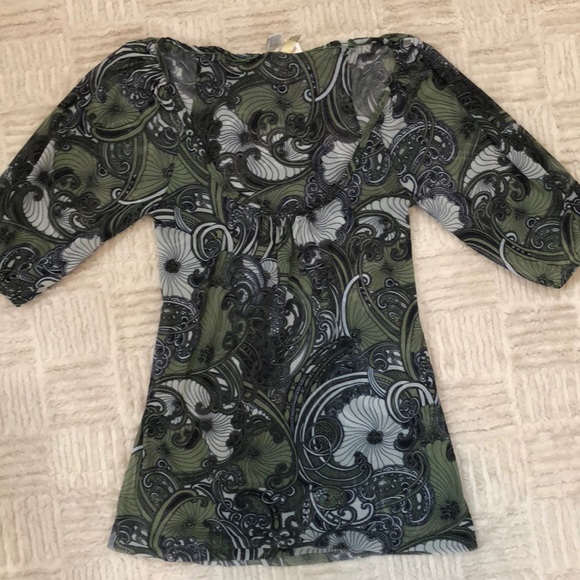 Sweet Pea green/black print 3/4 sleeve mesh top - Picture 5 of 8
